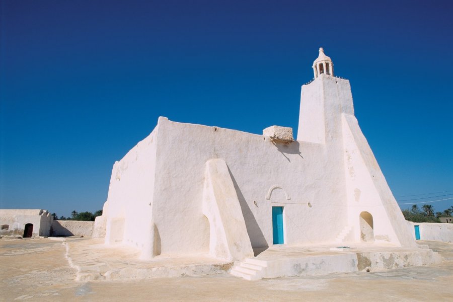 Mosquée sur la route vers Midoun. Author's Image