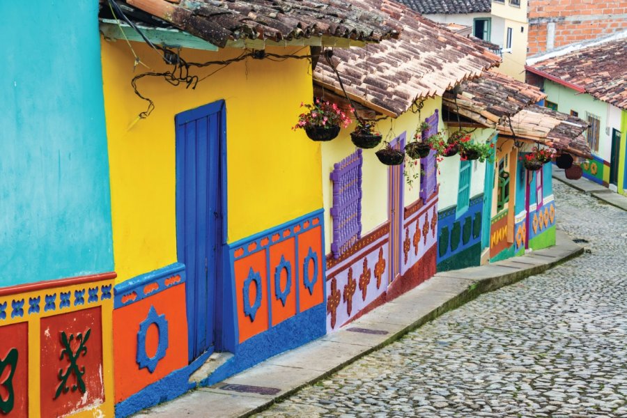 Rues colorées de Guatapé. DC_Colombia - iStockphoto