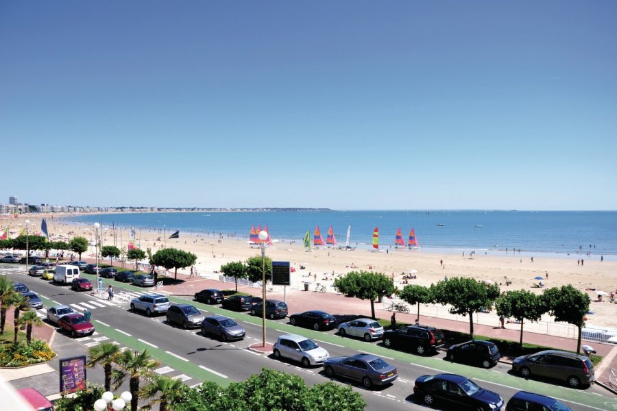 Parking devant la plage de La Baule Frédéric Massard - Fotolia