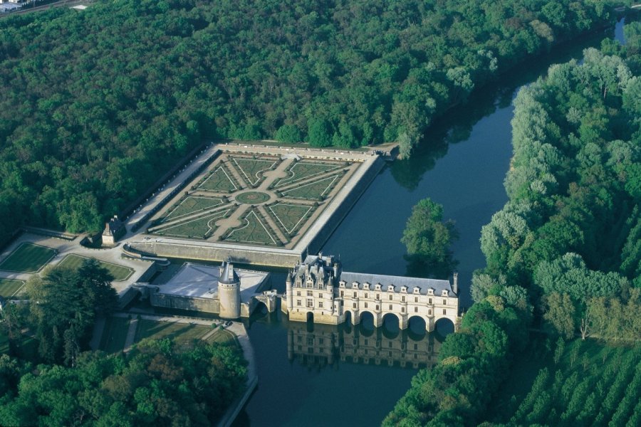 Vue aérienne du château de Chenonceau MARC JAUNEAUD - ICONOTEC