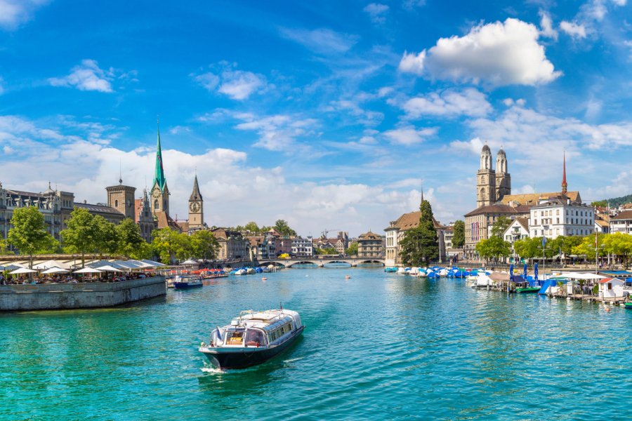 Croisière à la découverte de Zürich. S-F - Shutterstock.com