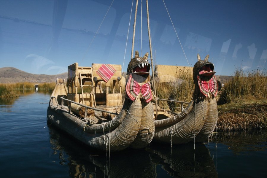 îles flottantes de los Uros. Stéphan SZEREMETA