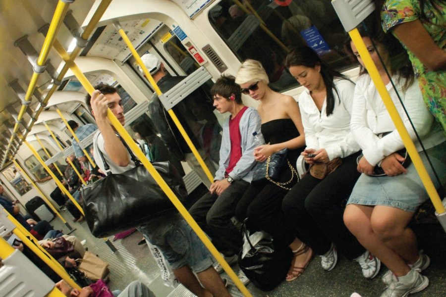 Passagers du métro londonien. (© Lawrence BANAHAN - Author's Image))