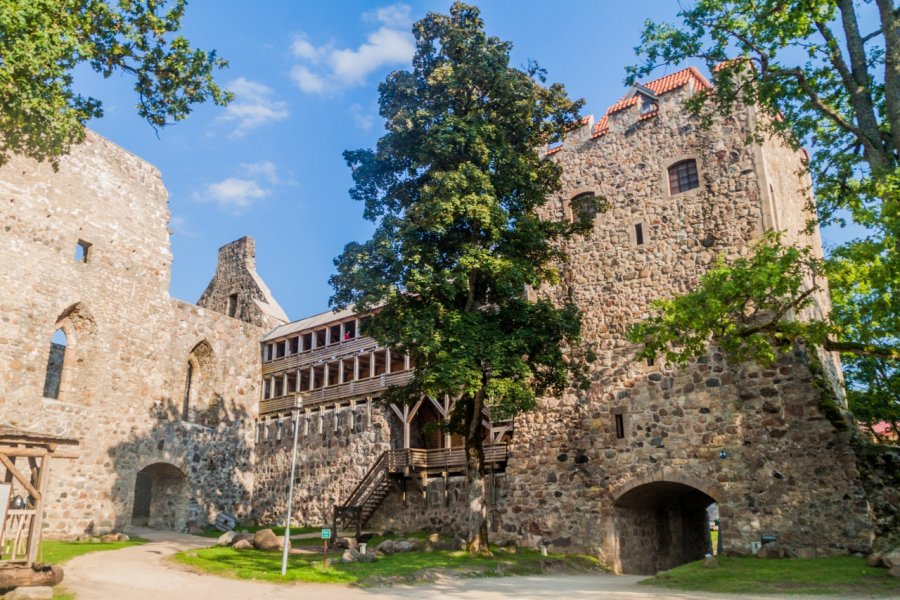 Le château de Sigulda, construit par les Chevaliers. Matyas Rehak - Shutterstock.com