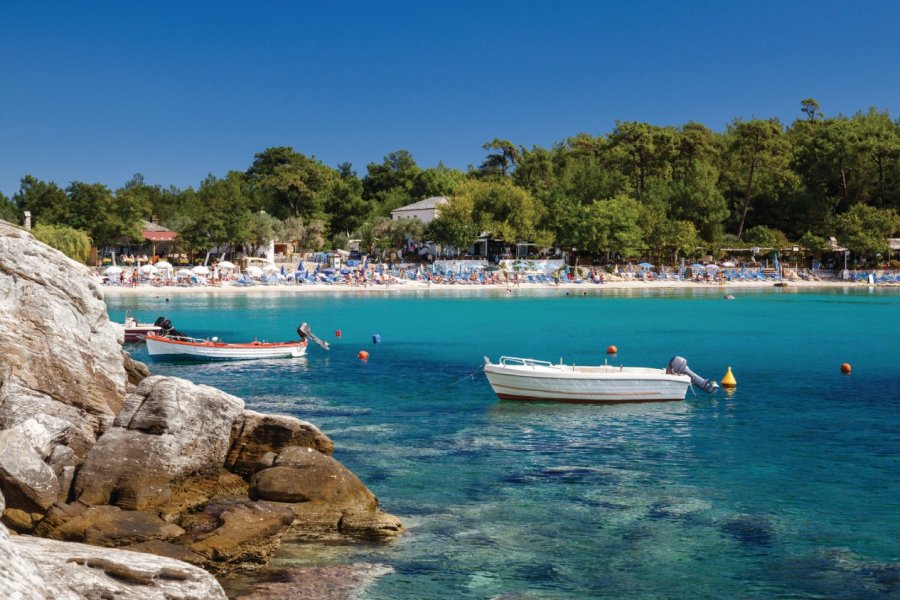 Plage d'Alyki. Milosducati - iStockphoto