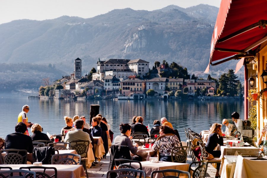 Vue sur San Giulio island depuis Orta. Pcruciatti - Shutterstock.com