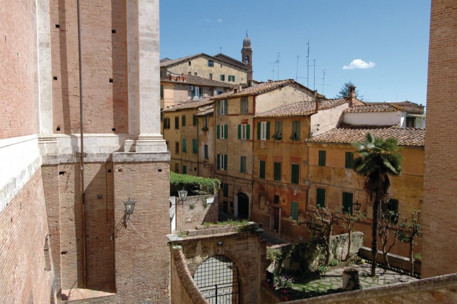 Rue de Sienne. Picsofitalia.com