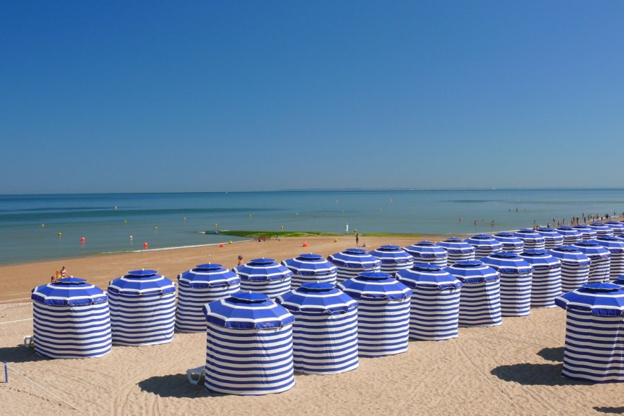 Sur la plage de Cabourg. www.calvados-tourisme.com