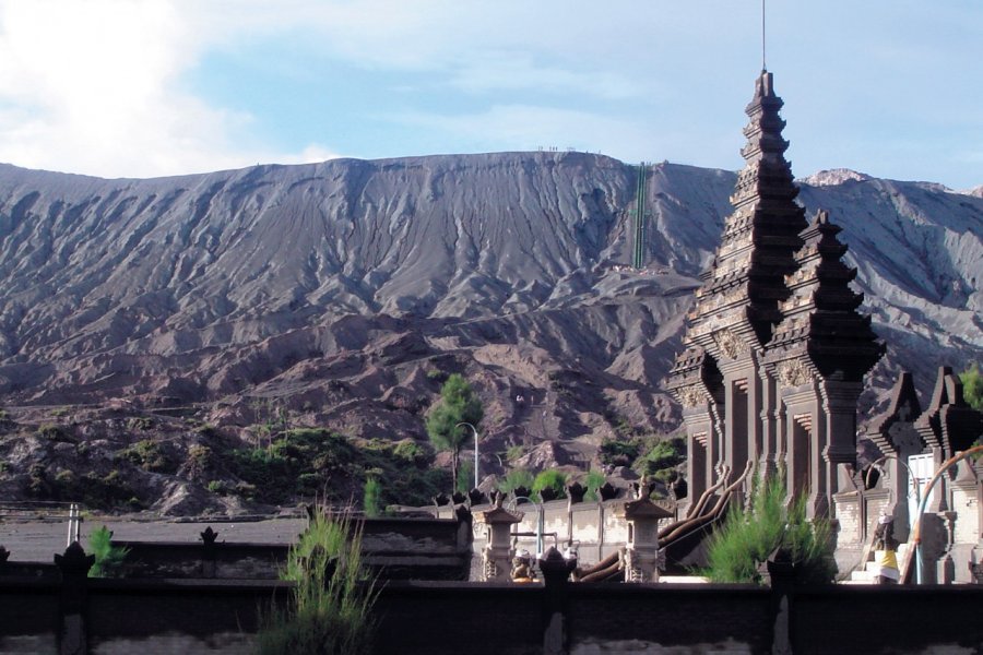 Temple hindou à Cemoro Lawang, village situé au pied du Bromo. Eloïse BOLLACK