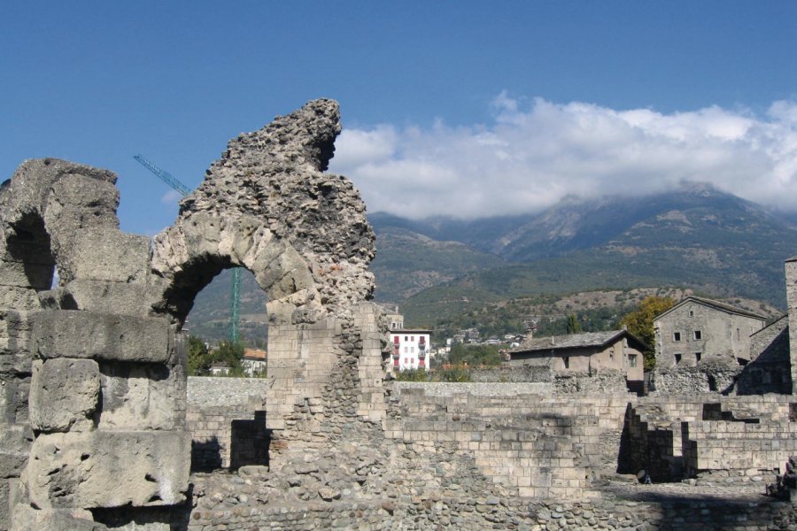 Vestiges du théâtre romain. Marie-Isabelle CORRADI