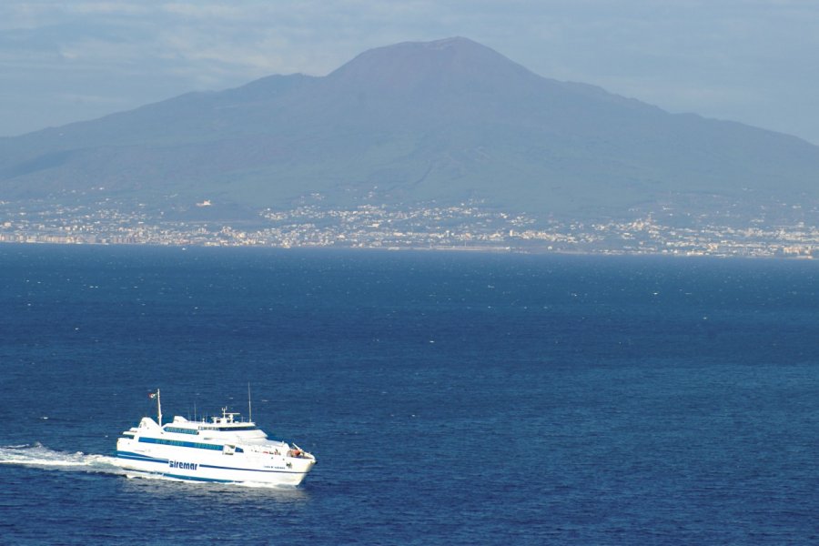 Baie de Sorrente avec vue sur le Vésuve. Stéphan SZEREMETA