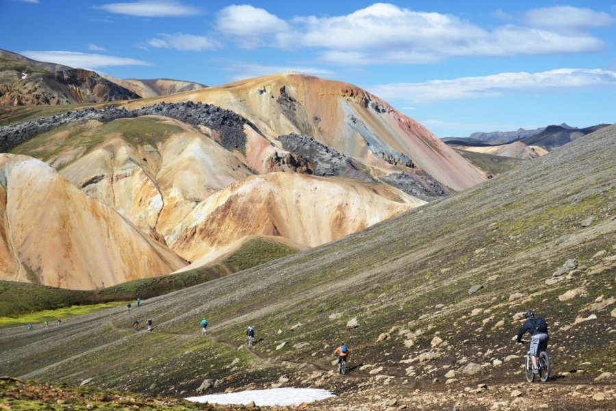 Découverte en VTT des somptueux paysages d'Islande. MickaelLG33 - Shutterstock.com