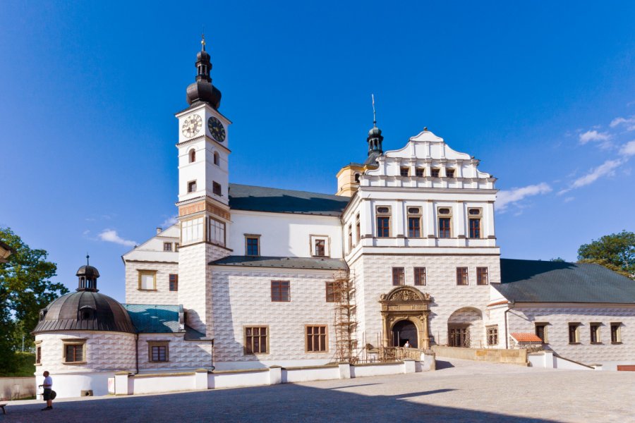 Château de Pardubice. kaprik - Shutterstock.com