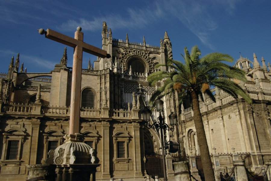 La cathédrale et la Giralda. Stéphan SZEREMETA