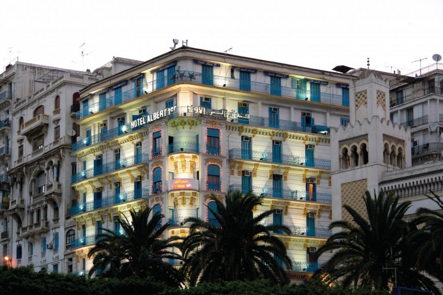 Hôtel Albert Ier, rue Pasteur, face à la place de la Grande Poste d'Alger. Sébastien CAILLEUX