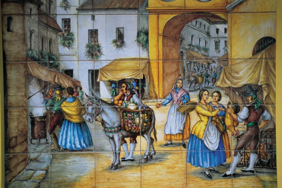 L'azulejo, un carrelage mural peint à la main. Alamer - Iconotec