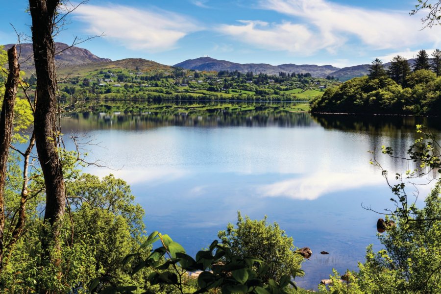 Lough Eske, au nord-est de Donegal, entouré par les Bluestack Mountains. Donegal Tourism Ltd