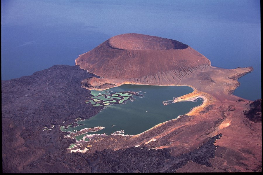 Vue aerienne du lac Turkana Kenya Tourist Board