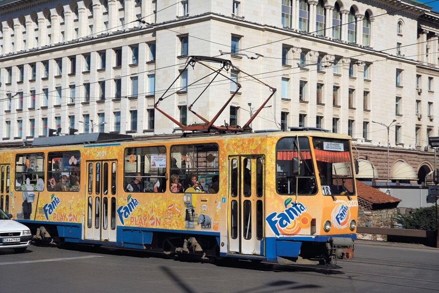 Tramway sur la place Svéta Nedelya. Author's Image