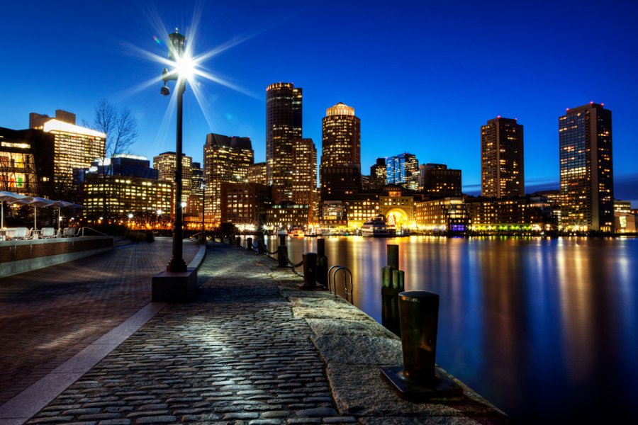 Boston de nuit. Bastos - Fotolia