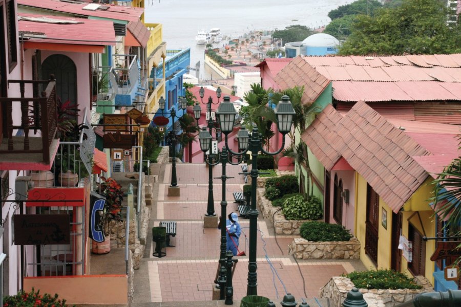 Le quartier de Las Peñas s'anime dans la journée avec ses boutiques et cafés. Stéphan SZEREMETA