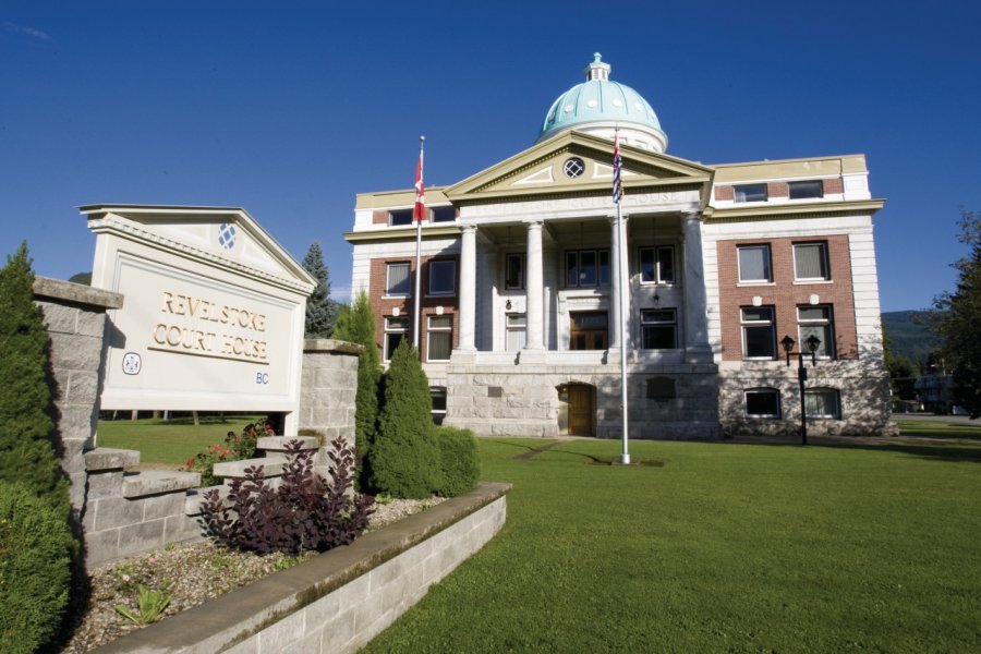 Revelstoke Court House onewordphoto - Fotolia