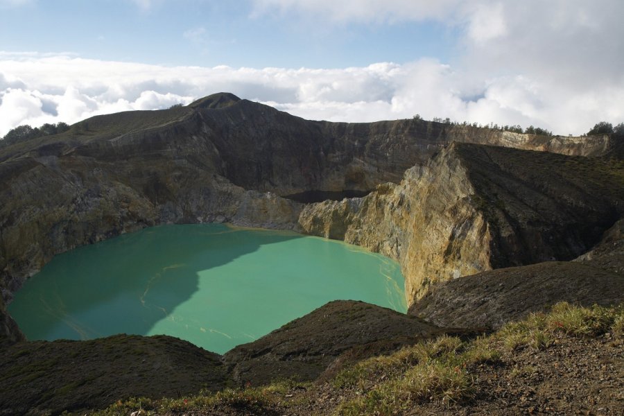 Lac de couleur du cratère du Kelimutu. Léa Smith - Iconotec