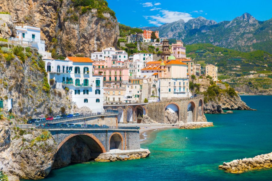 Atrani et sa baie. niproslgn - Shutterstock.com