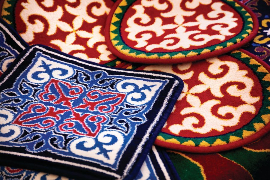 Tapis traditionnels kirghizes. byheaven - iStockphoto.com
