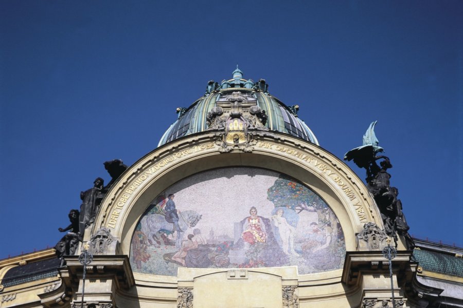 Fronton de la Maison municipale (Obecní dům). Itzak Newmann - Iconotec