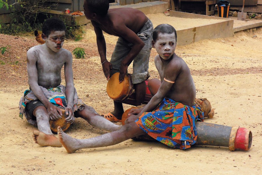 Makoghé, danseurs traditionnels. Bernadette VOISIN