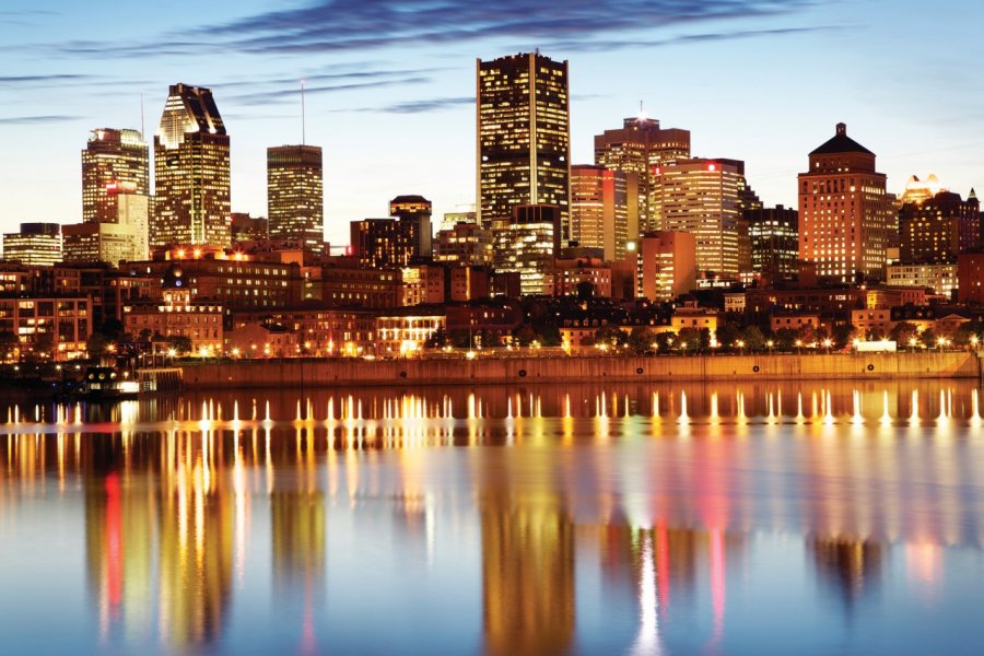 Vue sur Montréal depuis le Parc Jean-Drapeau. Tourisme Montréal