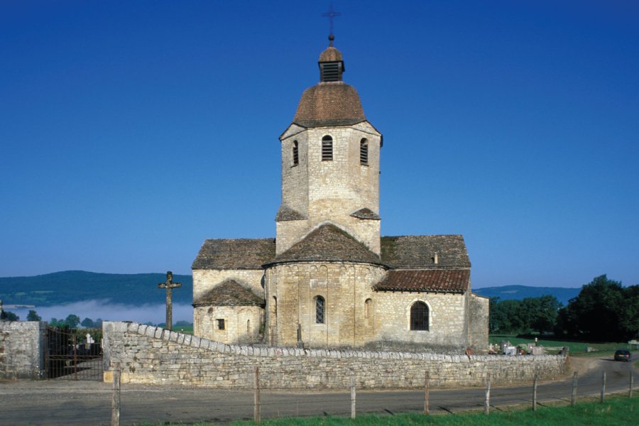 L'église romane de Saint-Hymetière PIERRE DELAGUÉRARD - ICONOTEC