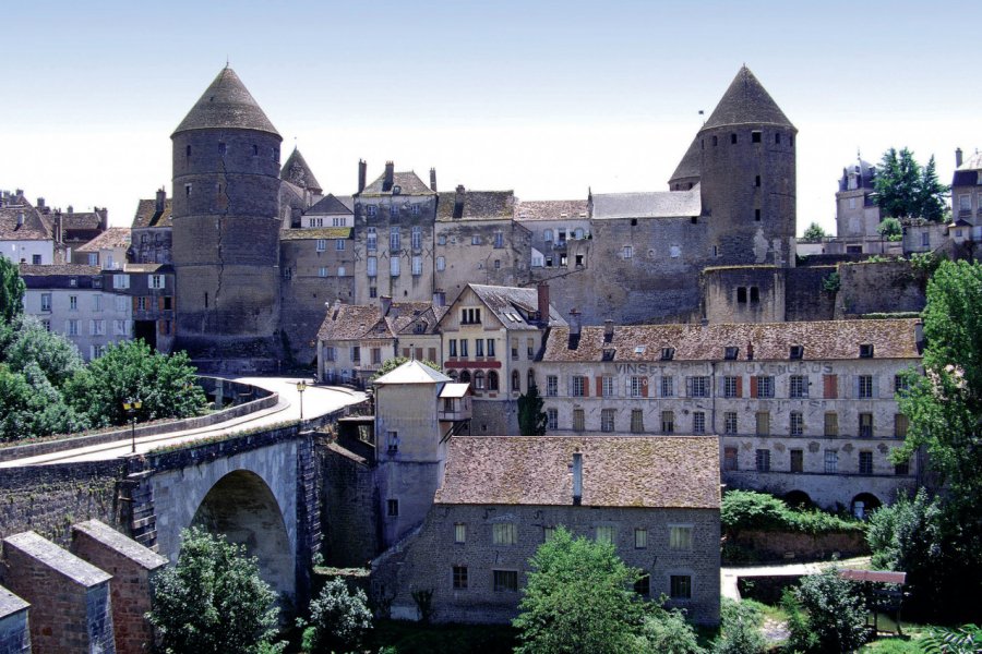 La vieille ville de Semur-en-Auxois PHOVOIR