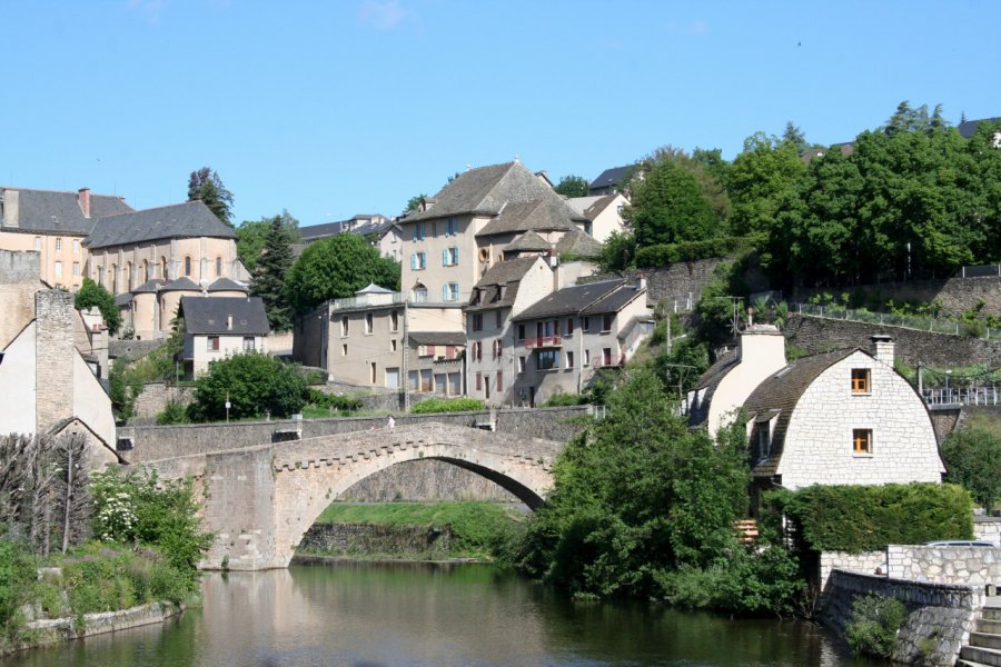 Le pont de Notre-Dame, à Mende. Point2vue - Fotolia