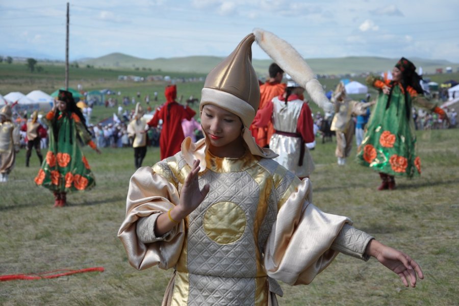 Danses traditionnelles lors de Tun Pairan. Khakassia Tourist Information Centre