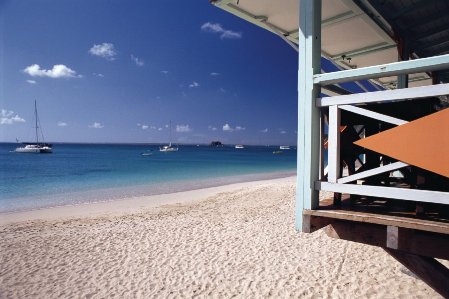 Grand-Case, une plage de sable fin aux eaux bleu caraïbe. Author's Image