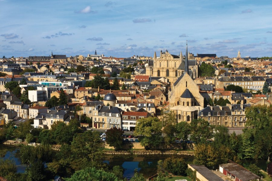 Vue sur la ville de Poitiers. Lawrence Banahan - Author's Image