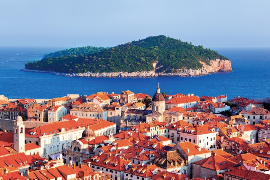 Dubrovnik fait face à l'île de Lokrum. Nikolai Sorokin - Fotolia