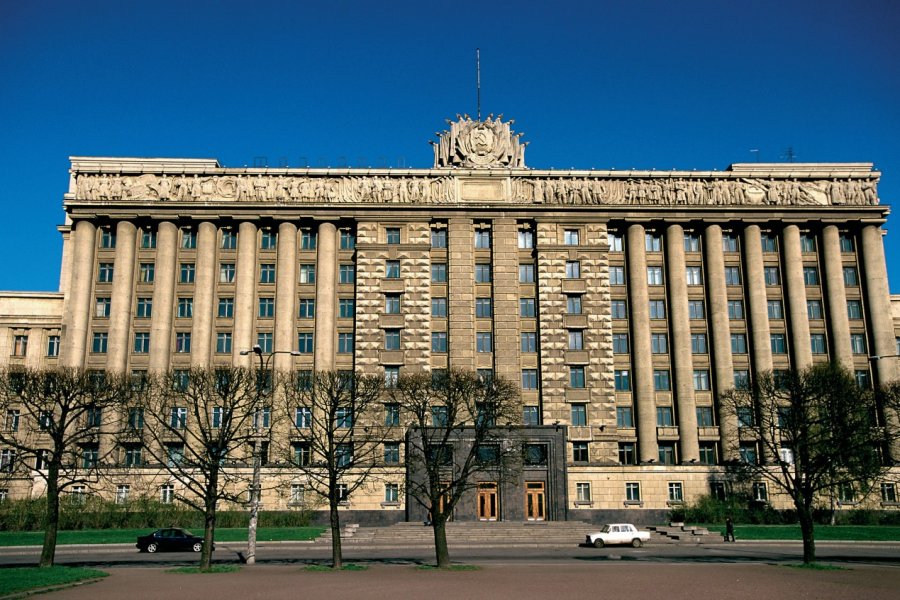 Place de Moscou, immeuble stalinien. (© Author's Image))