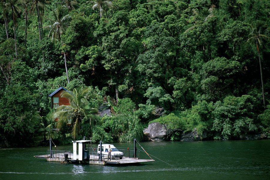 Ferry permettant de traversant une rivière de la côte Est. (© Author's Image))