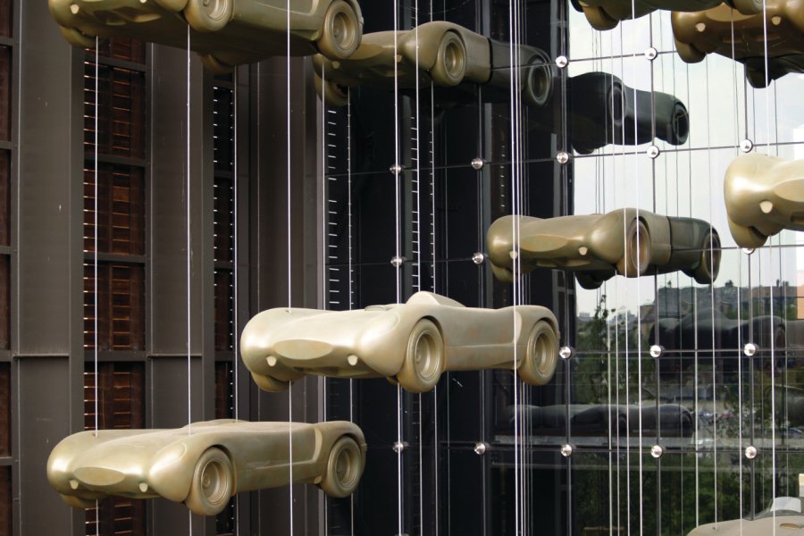 Façade de la Cité de l'automobile de Mulhouse Francis Goossens - Fotolia