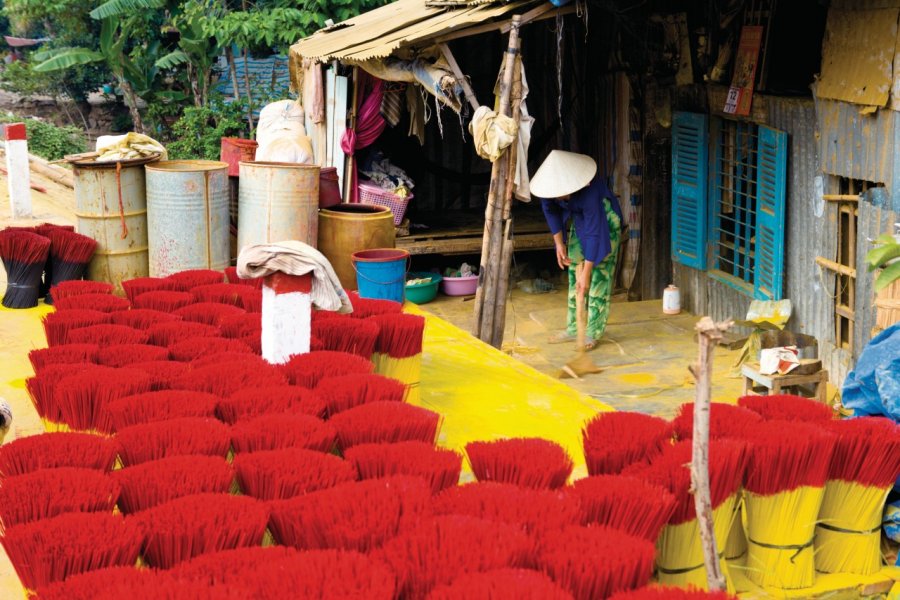 Fabrication d'encens sur la route de Long Xuyên. Author's Image