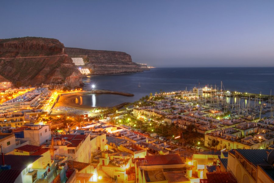 Vue aérienne de Puerto de Mogán à l'heure du crépuscule, Gran Canaria. Mihai-Bogdan Lazar - Shutterstock.com