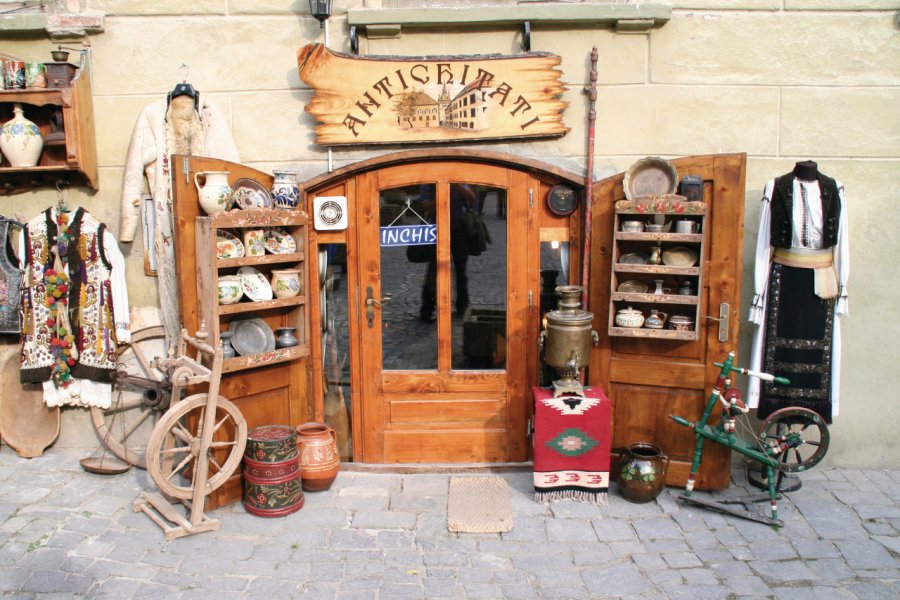 Antiquaire dans la citadelle de Sighişoara. Stéphan SZEREMETA