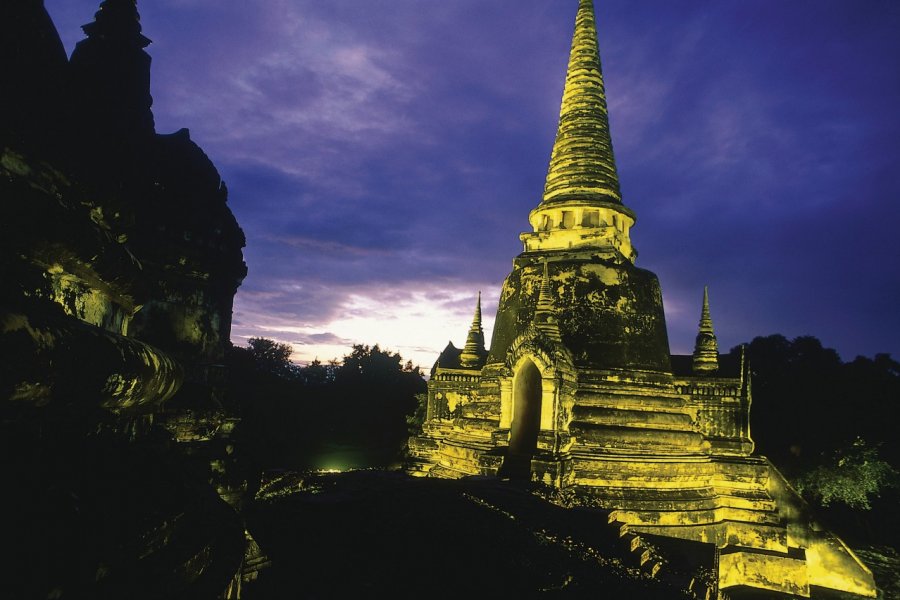 Wat Phra Ram au crépuscule. (© Yukiko Yamanote - Iconotec))