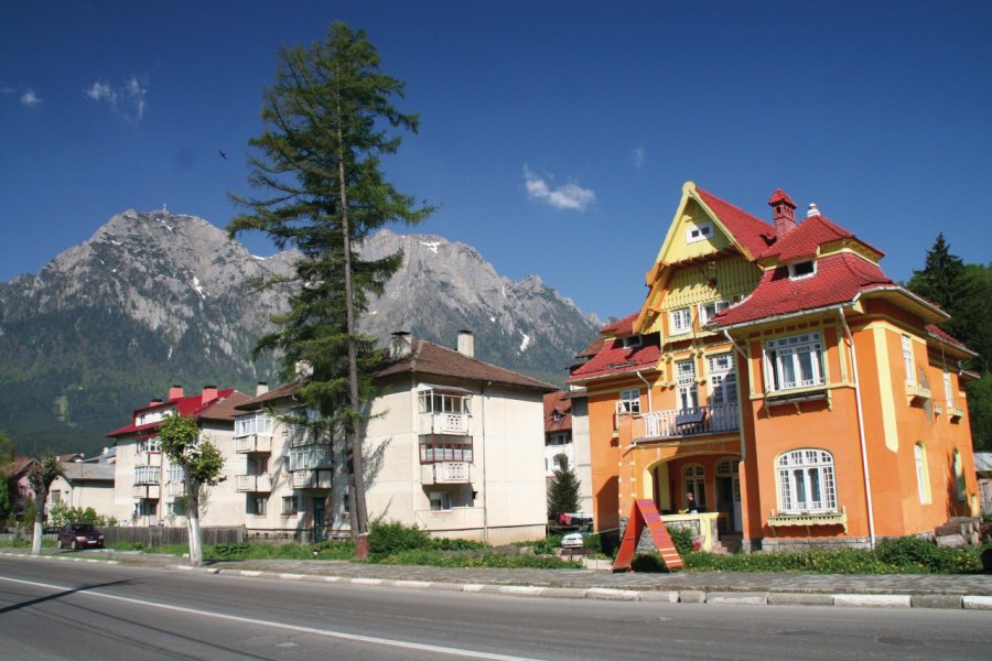 La station de Buşteni, capitale de l'alpinisme roumain. Stéphan SZEREMETA