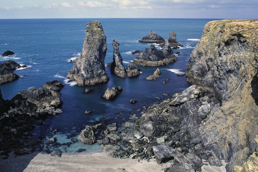 Les aiguilles de Port-Coton à Belle-Ile-en-Mer DX - FOTOLIA