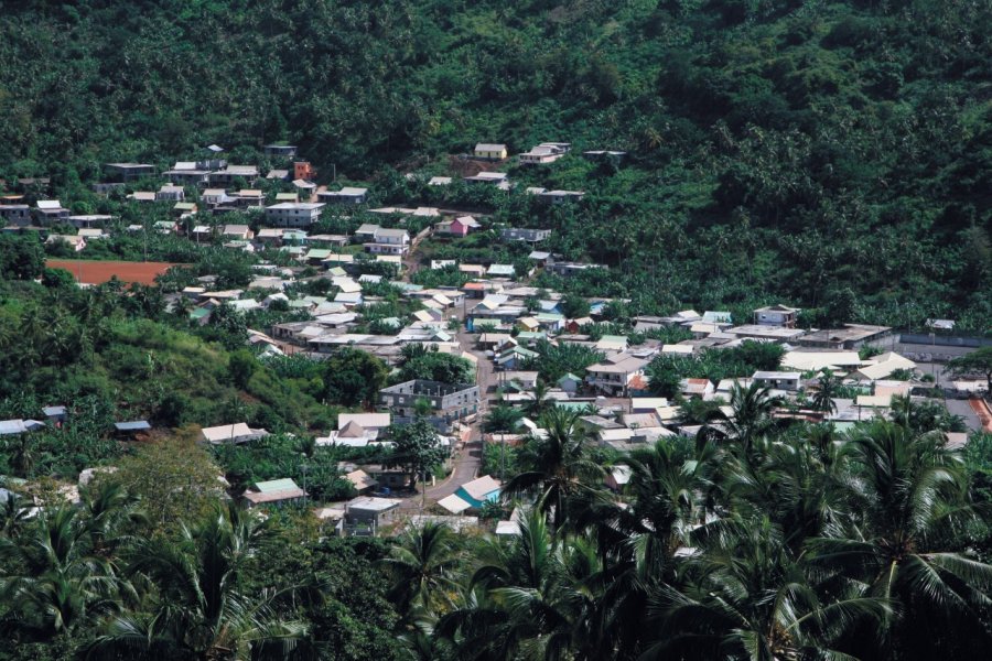 Le petit village de M'tsangadoua. (© Stéphan SZEREMETA))