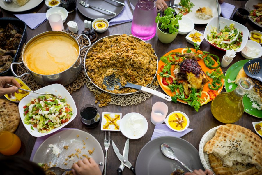 Repas typique dubaïote. Zurijeta - Shutterstock.com